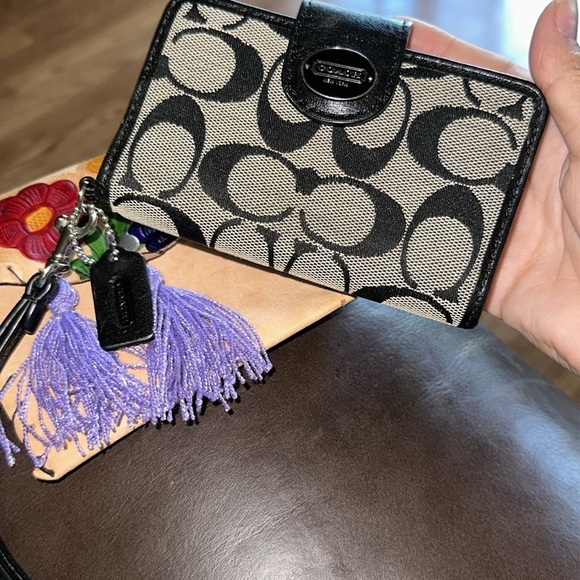 Coach Vintage and Unique - Picture 4 of 5